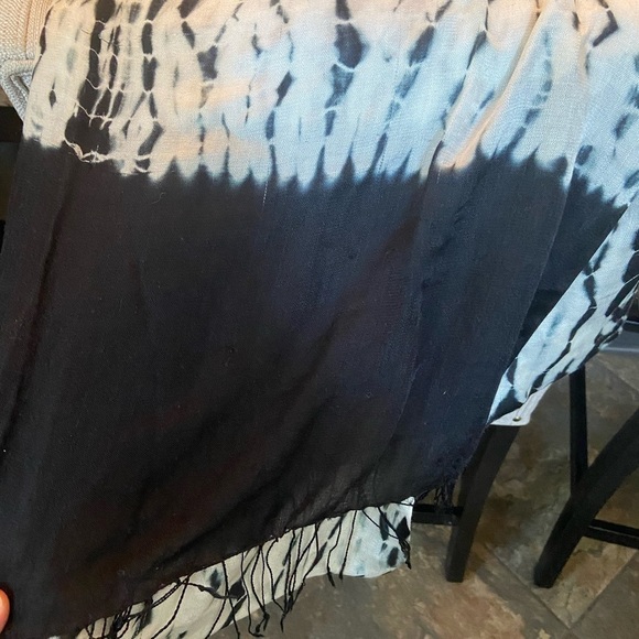 Black and white tye dye pashmina/scarf - Picture 6 of 6